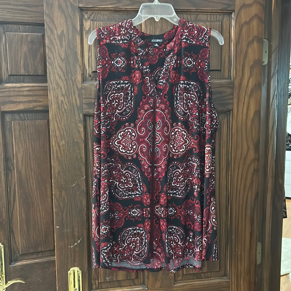 Roz & Ali long sleeveless paisley top
